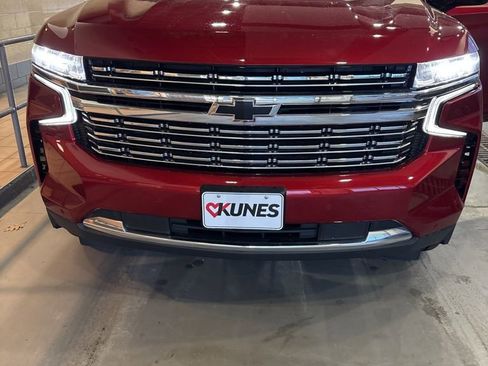 Used 2023 Chevrolet Suburban Premier image 15