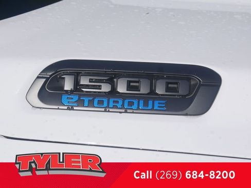 New 2026 RAM 1500 4x4 Crew Cab image 11