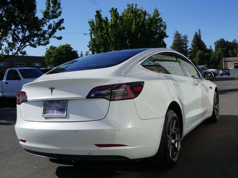 Used 2018 Tesla Model 3 Long Range RWD image 11