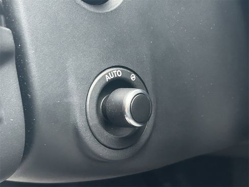 Used 2025 Land Rover Range Rover Velar Dynamic SE image 30