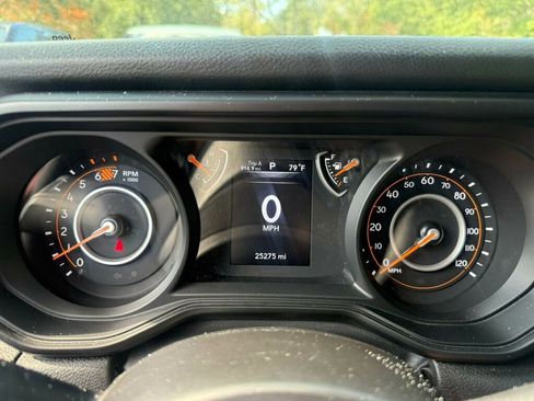 Used 2025 Jeep Wrangler Unlimited Sport image 4