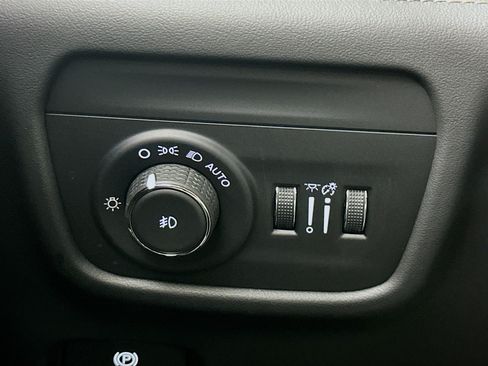 Used 2023 Jeep Grand Cherokee L Summit AWD/4WD image 17