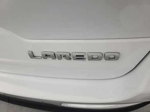 Used 2024 Jeep Grand Cherokee Laredo X AWD/4WD image 12