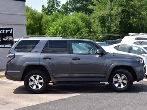 Used 2010 Toyota 4Runner SR5 AWD/4WD image 4