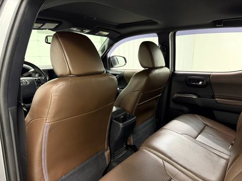 Used 2018 Toyota Tacoma Limited AWD/4WD image 16