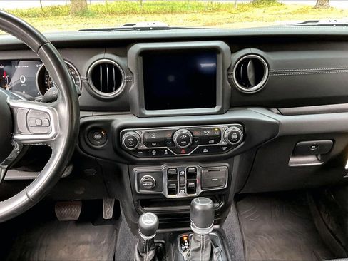 Used 2022 Jeep Gladiator Overland w/ Popular Equipment Package image 9