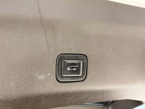 Used 2022 GMC Yukon XL Denali image 26