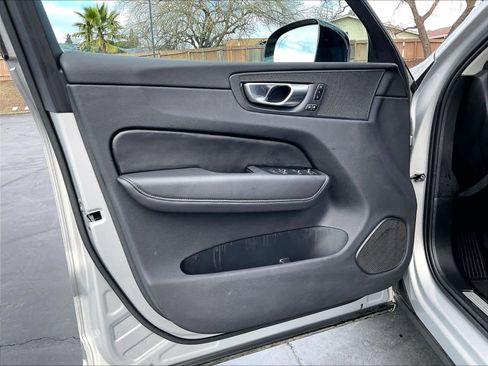 Used 2025 Volvo XC60 B5 Core image 26