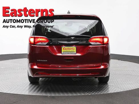 Used 2023 Chrysler Voyager LX FWD image 6