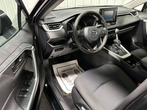 Used 2021 Toyota RAV4 LE image 5