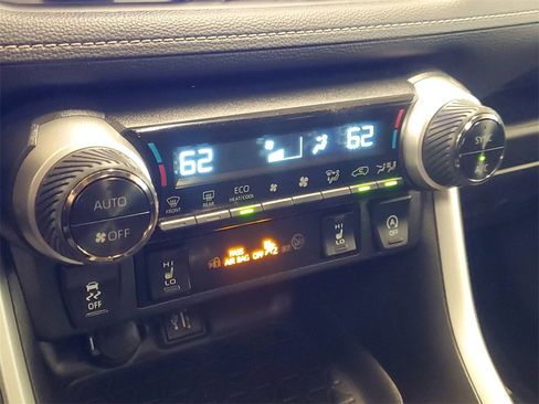 Used 2023 Toyota RAV4 XLE Premium image 31