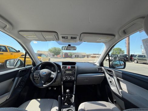 Used 2014 Subaru Forester 2.5i AWD/4WD image 11