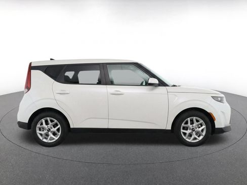 Used 2025 Kia Soul LX w/ LX Technology Package FWD image 10