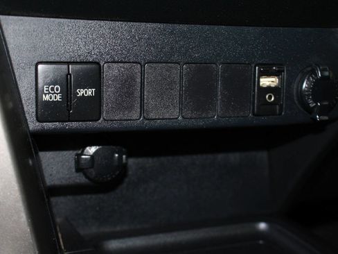 Used 2014 Toyota RAV4 LE image 23