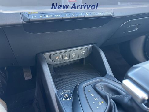 Used 2025 Kia K4 LXS image 13