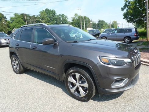 Used 2019 Jeep Cherokee Limited AWD/4WD image 5