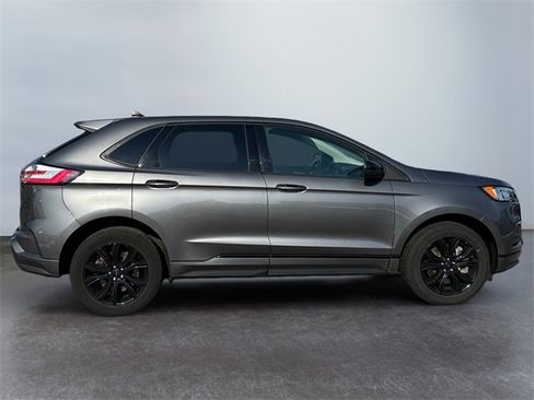 Used 2023 Ford Edge SE w/ Black Appearance Package image 6