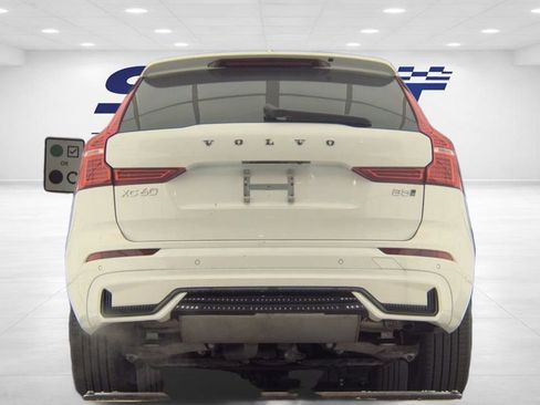 Used 2025 Volvo XC60 B5 Plus image 6