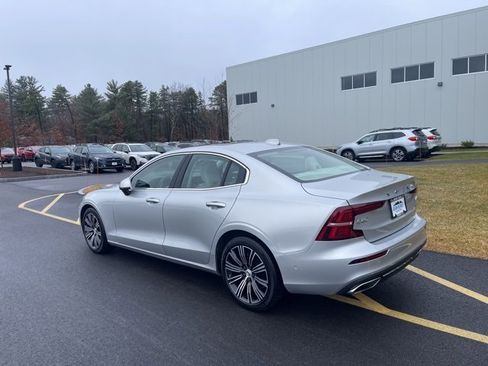 Used 2022 Volvo S60 B5 Inscription image 9