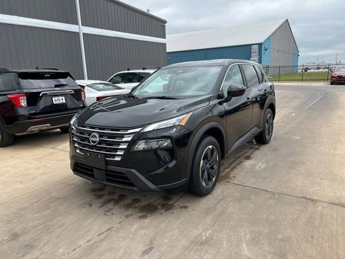 Used 2025 Nissan Rogue SV image 1