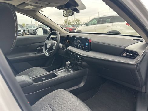 Used 2026 Nissan Kicks SV w/ SV Premium Package AWD/4WD image 28