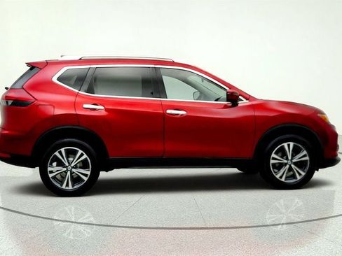 Used 2019 Nissan Rogue SV w/ Sun & Sound Touring Package AWD/4WD image 4