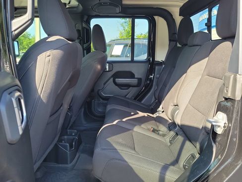 Used 2023 Jeep Gladiator Sport AWD/4WD image 10