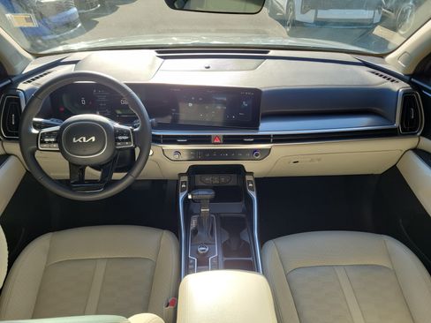 Certified 2025 Kia Sorento S w/ Panoramic Sunroof Package FWD image 17