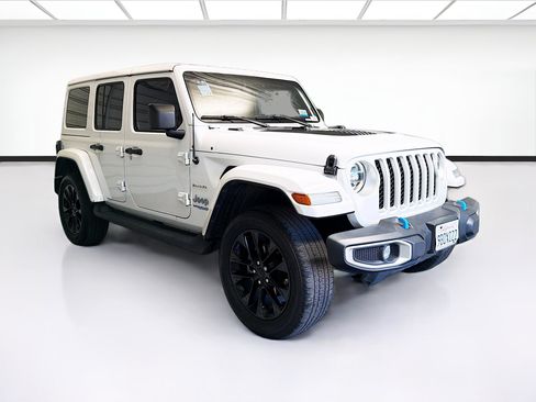 Used 2022 Jeep Wrangler Unlimited Sahara w/ Cold Weather Group AWD/4WD image 3