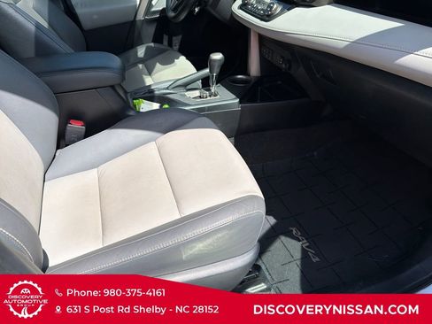 Used 2015 Toyota RAV4 Limited AWD/4WD image 38