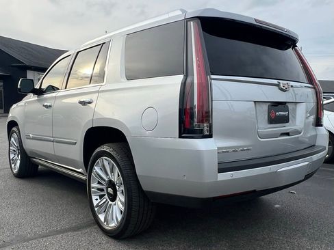 Used 2020 Cadillac Escalade Platinum image 5