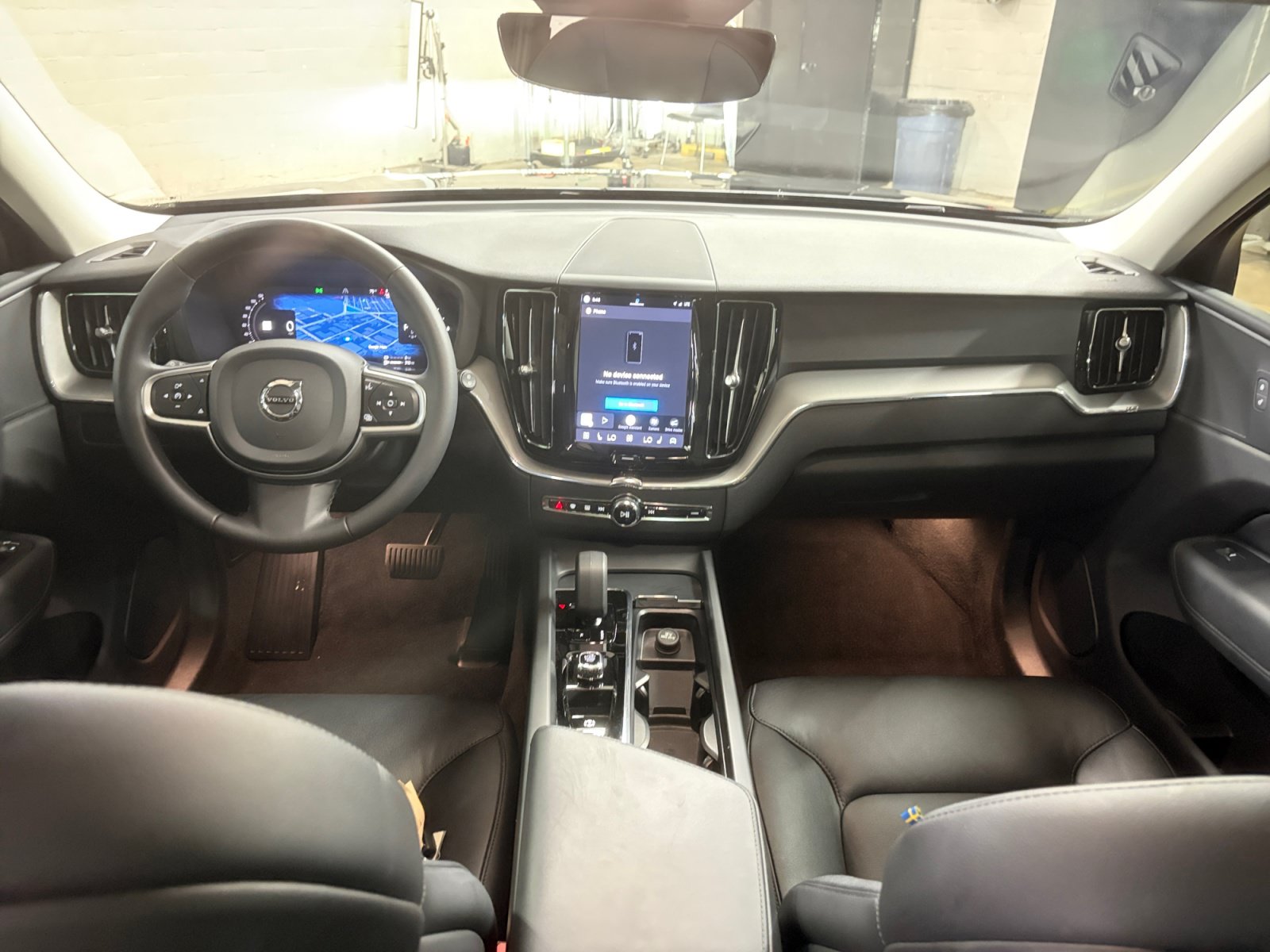 Used 2024 Volvo XC60 T8 Core AWD/4WD image 23