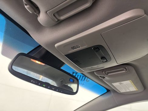 Used 2018 Toyota Camry L image 18