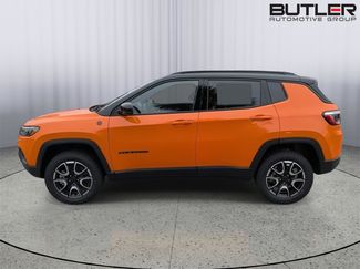 New 2026 Jeep Compass Trailhawk w/ Sun, Sound & Navigation Group AWD/4WD video 3