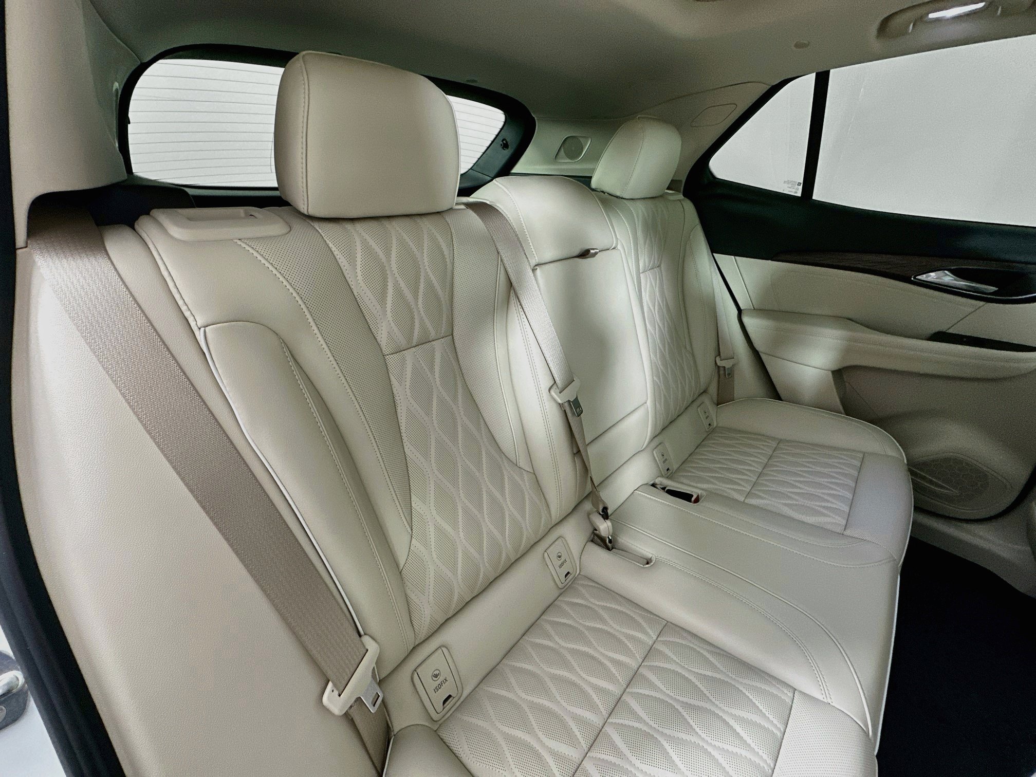 Used 2022 Buick Envision Avenir w/ Technology Package II FWD image 28