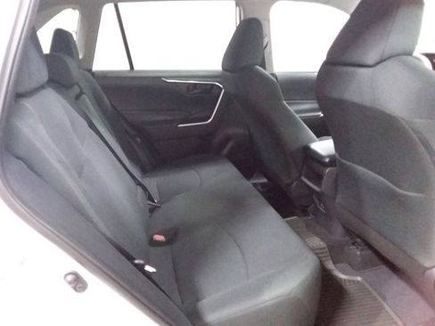 Used 2020 Toyota RAV4 LE AWD/4WD image 12