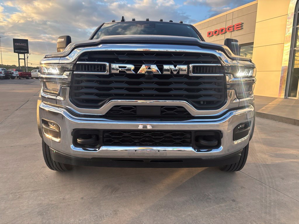 Used 2026 RAM 5500 4x4 Crew Cab image 2