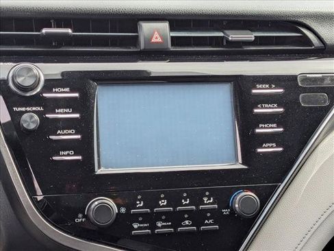 Used 2018 Toyota Camry LE image 17