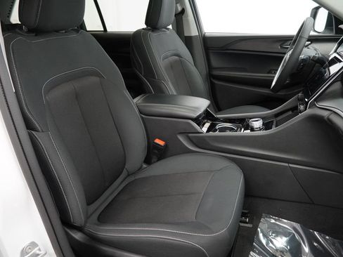 Used 2023 Jeep Grand Cherokee Laredo w/ Luxury Tech Group I AWD/4WD image 47