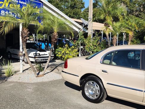 Used 2001 Lincoln Continental image 10