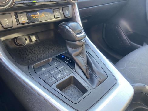 Used 2020 Toyota RAV4 XLE image 31