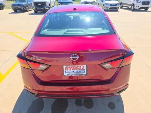 Used 2025 Nissan Altima 2.5 SV FWD image 6