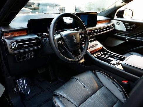 Used 2025 Lincoln Aviator Black Label w/ Jet Appearance Package image 21
