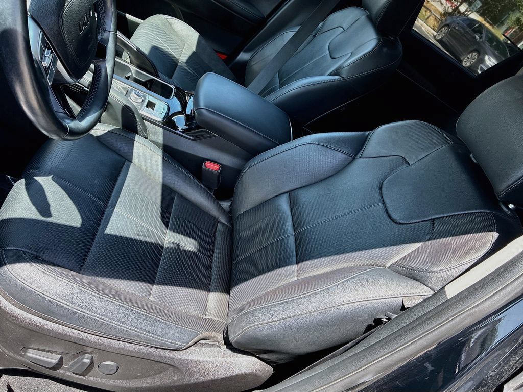Used 2024 Kia Telluride EX w/ EX Captain's Chair Package AWD/4WD image 20