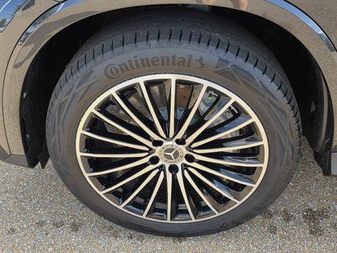 Used 2025 Mercedes-Benz GLC 300 image 28