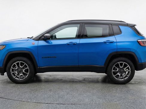 Used 2025 Jeep Compass Trailhawk AWD/4WD image 5