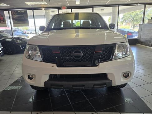 Used 2020 Nissan Frontier SV w/ Midnight Edition Floor Mats RWD image 2