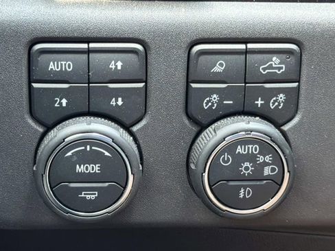 Used 2024 Chevrolet Silverado 1500 ZR2 w/ Technology Package AWD/4WD image 25