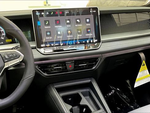 New 2026 Volkswagen Tiguan SE R-Line image 9