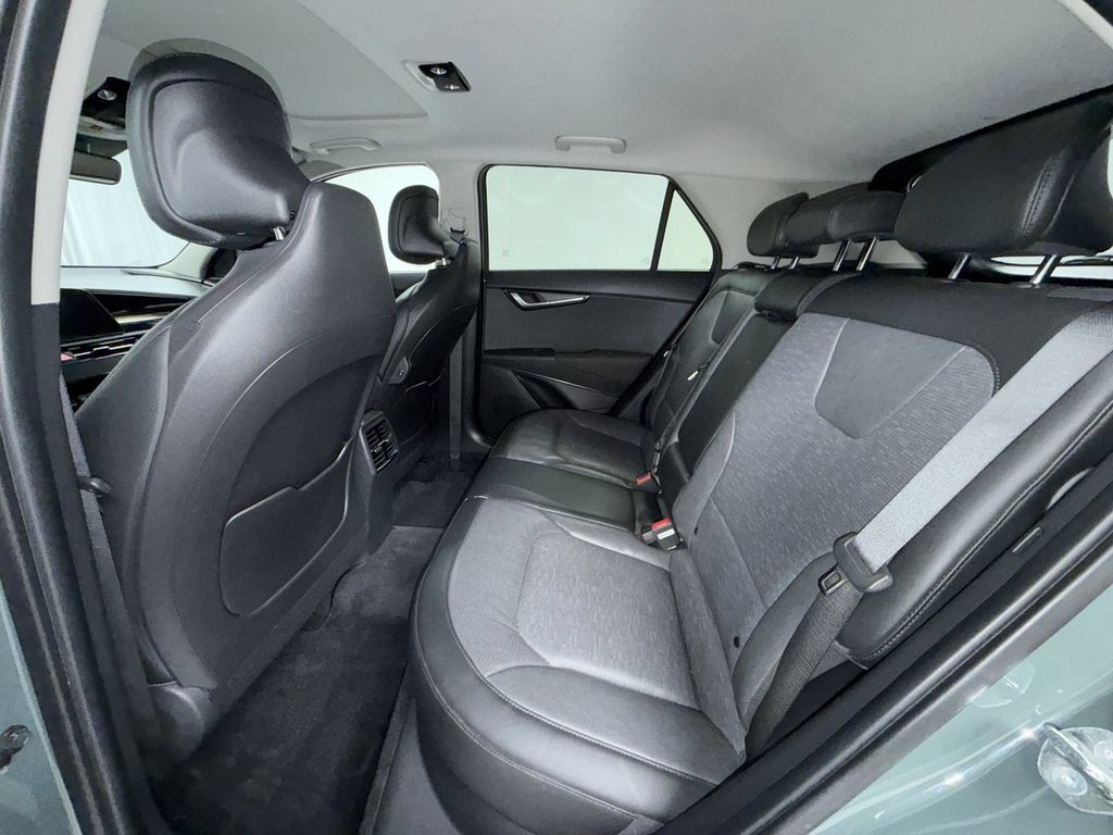 Used 2024 Kia Niro SX Touring FWD image 13